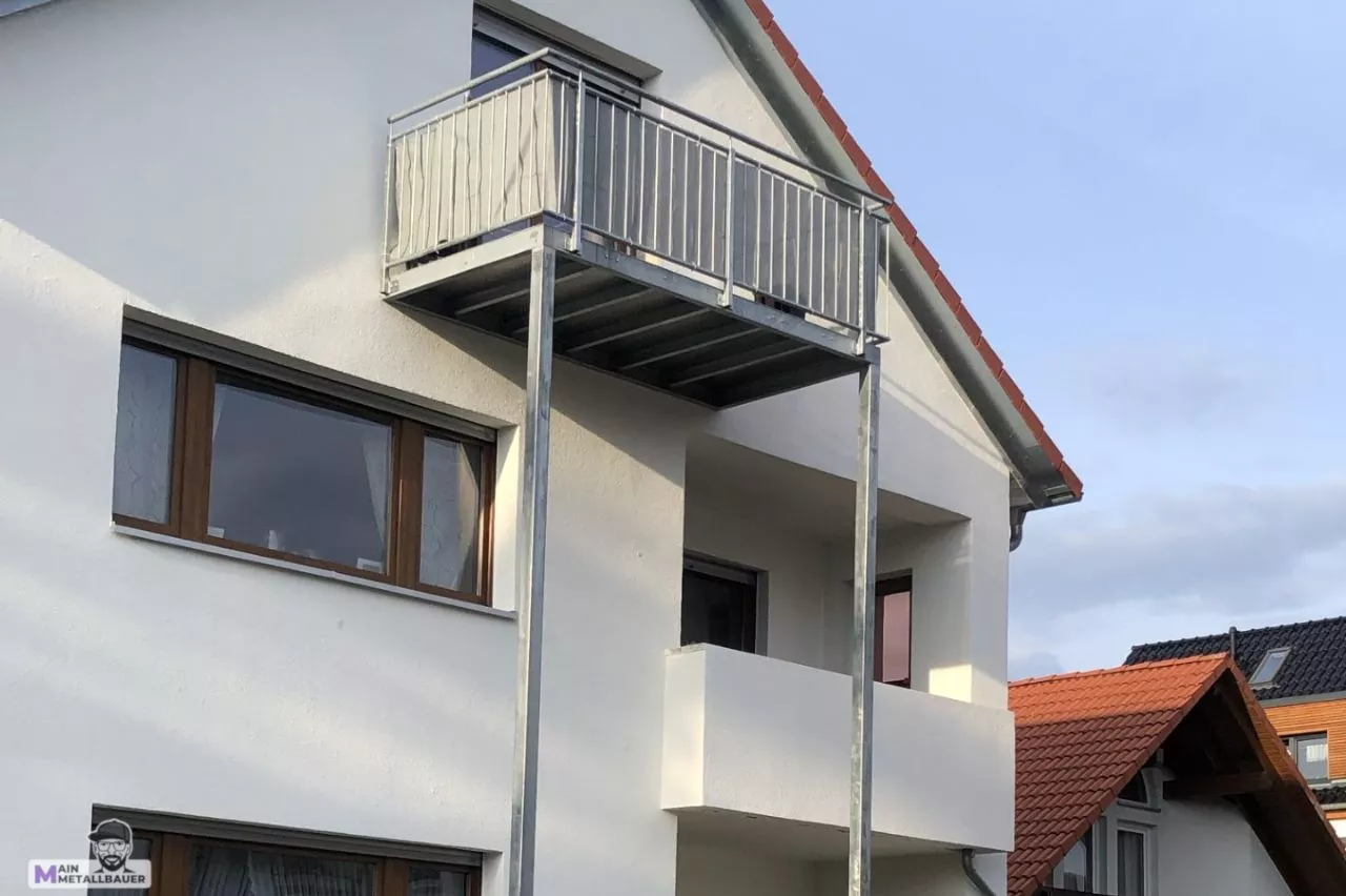 Anbaubalkon Stahl verzinkt Stabfuellung