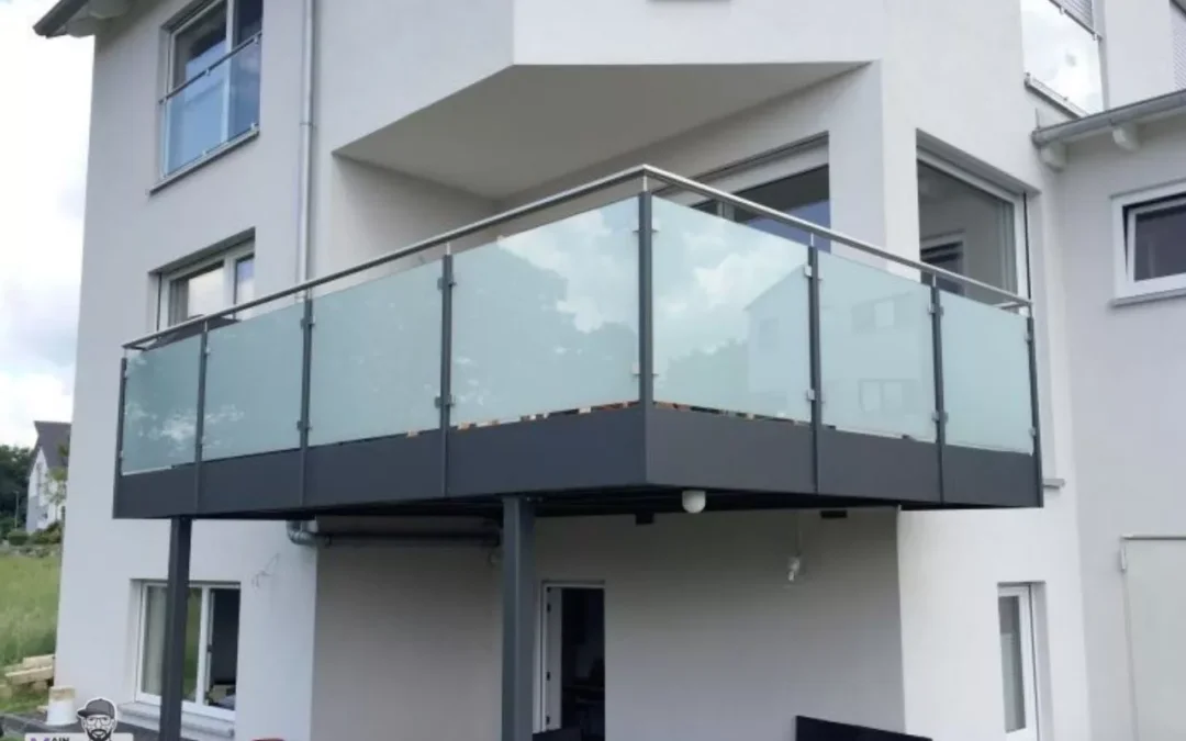 Anbaubalkon Gelaender Stahl Verzinkt Pulverbeschichtet Milchglasfuellung Edelstahlhandlauf