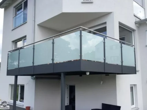 Anbaubalkon Gelaender Stahl Verzinkt Pulverbeschichtet Milchglasfuellung Edelstahlhandlauf
