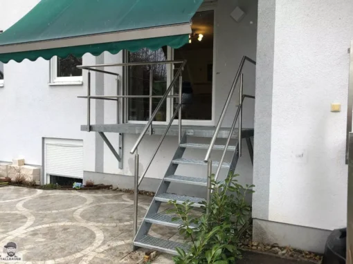 Anbaubalkon mit Stahltreppe Edelstahlgelander