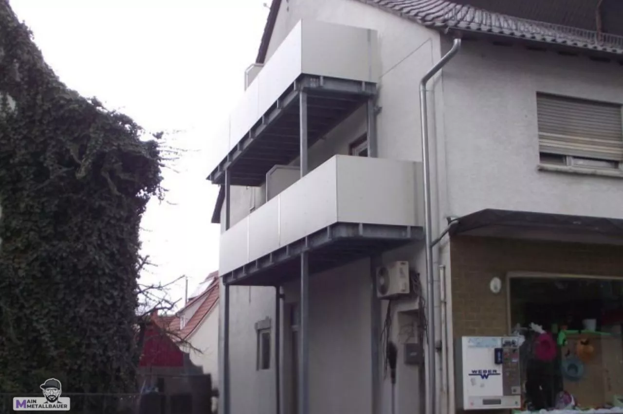 Balkonanlage Stahl verzinkt HPL Platten verkleidet