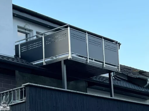 Anbaubalkon Stahl Verzinkt Pulverbeschichtet Edelstahlgelaender Aluminium Lochblechfuellung