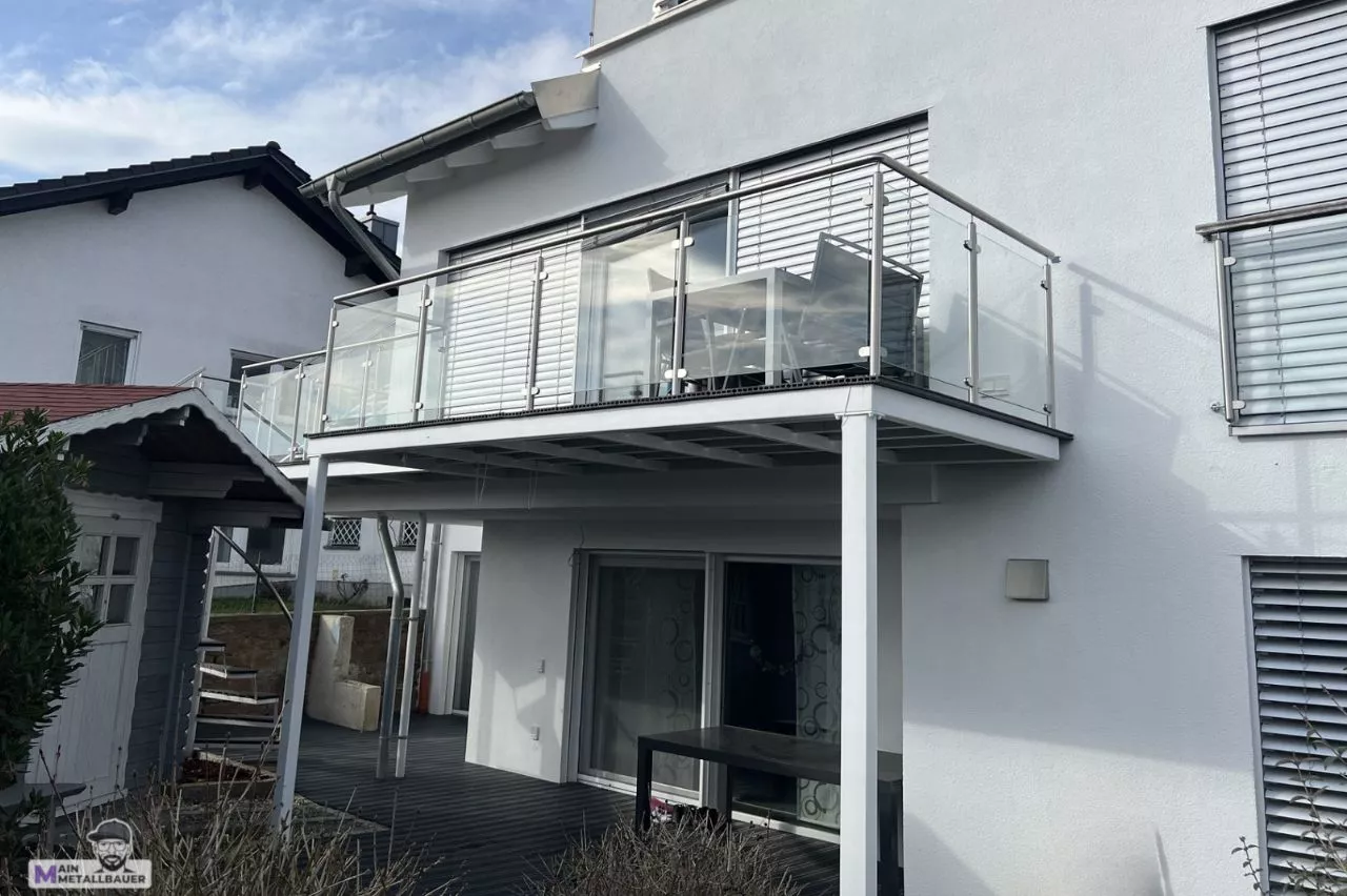 Anbaubalkon Stahl Verzinkt Pulverbeschichtet Gelaender Edelstahlpfosten Glasfuellung Anbaubalkon Stahl verzinkt pulverbeschichtet Gelaender Edelstahlpfosten Glasfuellung