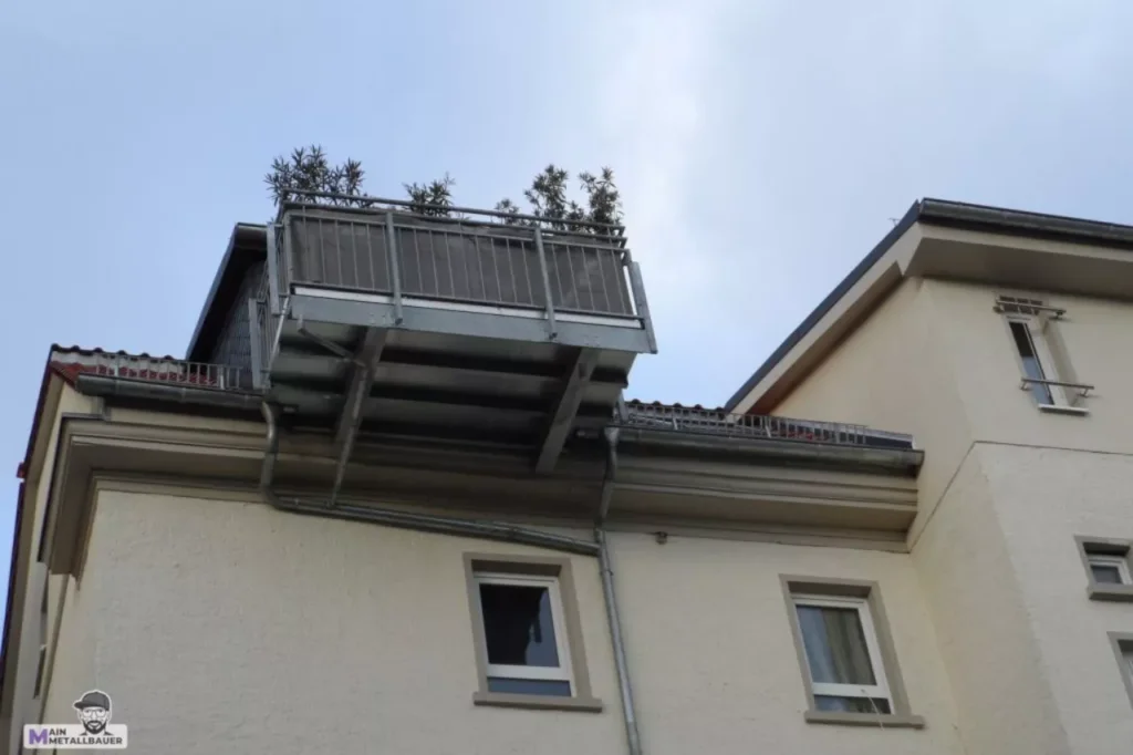 Freitragender Anbaubalkon Gelaender verzinkter Rohrrahmen Stabfuellung