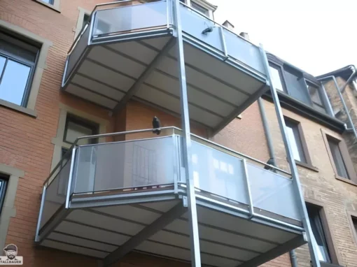 Balkonanlage Stahlgelaender Lochblechfuellung Verzinkt Edelstahlhandlauf