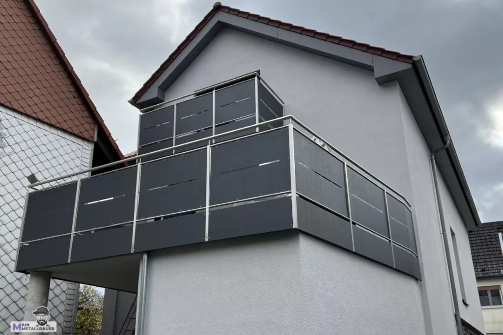 Edelstahlgelaender-pulverbeschichteten-aluminium-musterblechfuellung