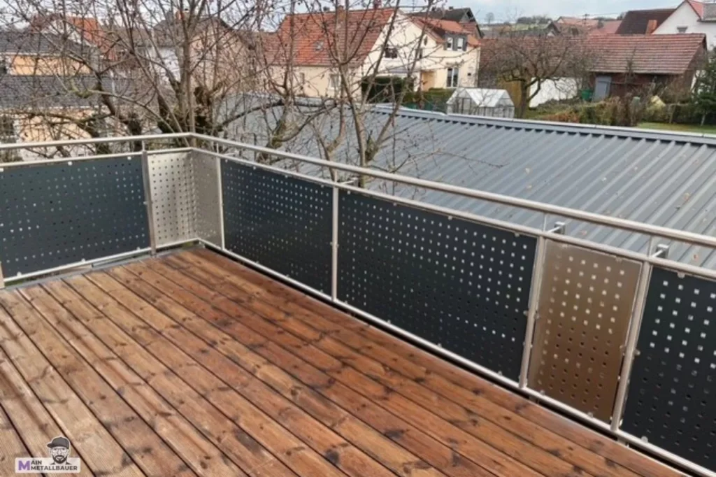 Edelstahl-Balkongelaender-pulverbeschichtetem-zink-edelstahllochblech