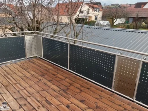 Balkongelaender Stahl mit Milchglas