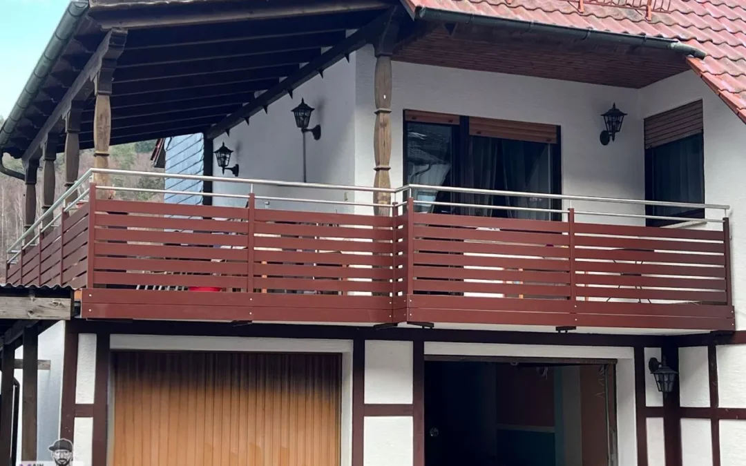Flachstahl Balkongelaender mit Sichtschutz