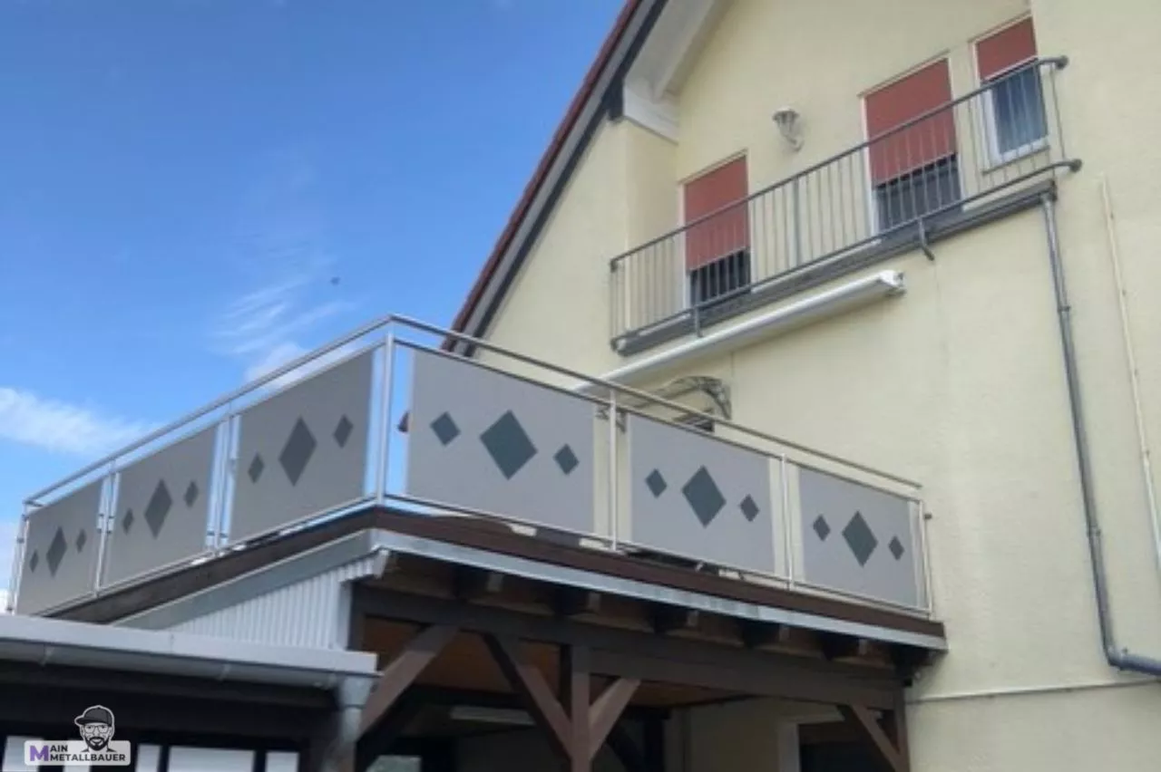 Edelstahl-Balkongelaender-individueller-aluminiumblechfuellung