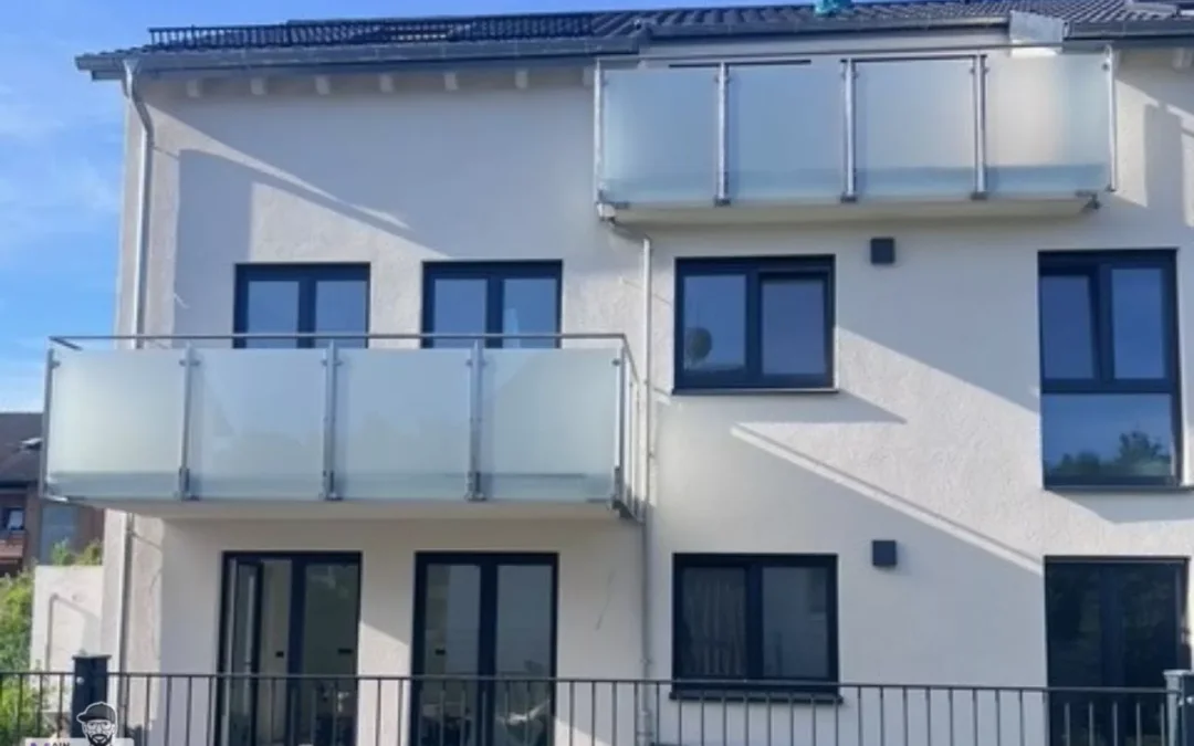 Glasbalkongelaender Pulverbeschichtet
