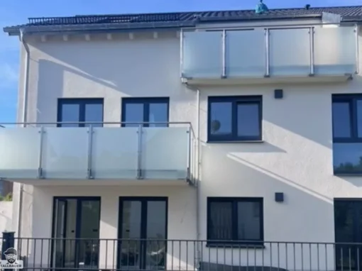 Glasbalkongelaender Pulverbeschichtet