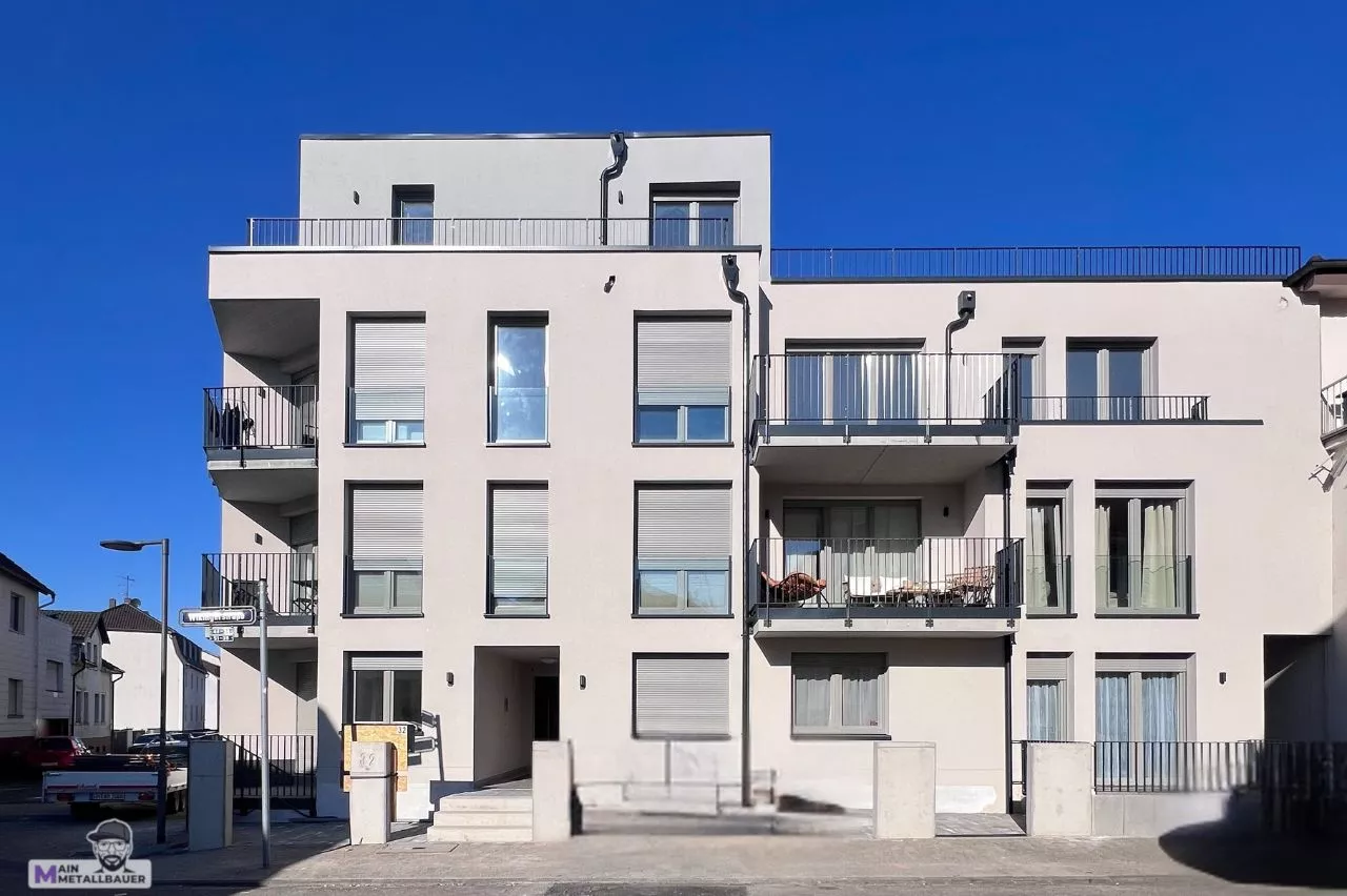 Flachstahl-balkongelaender-verzinkt-pulverbeschichtet