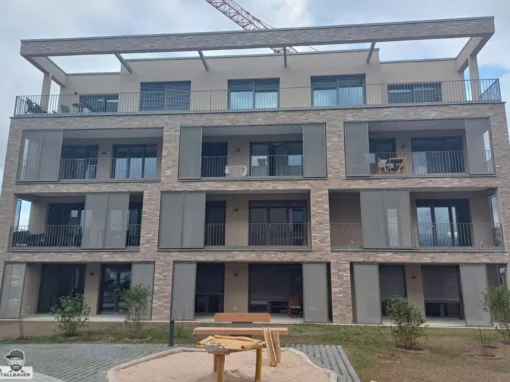 Milchglasfuellung für Balkongelaender