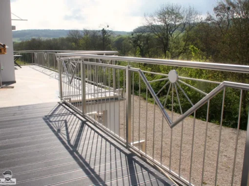 Plexiglasfuellung Balkongelaender