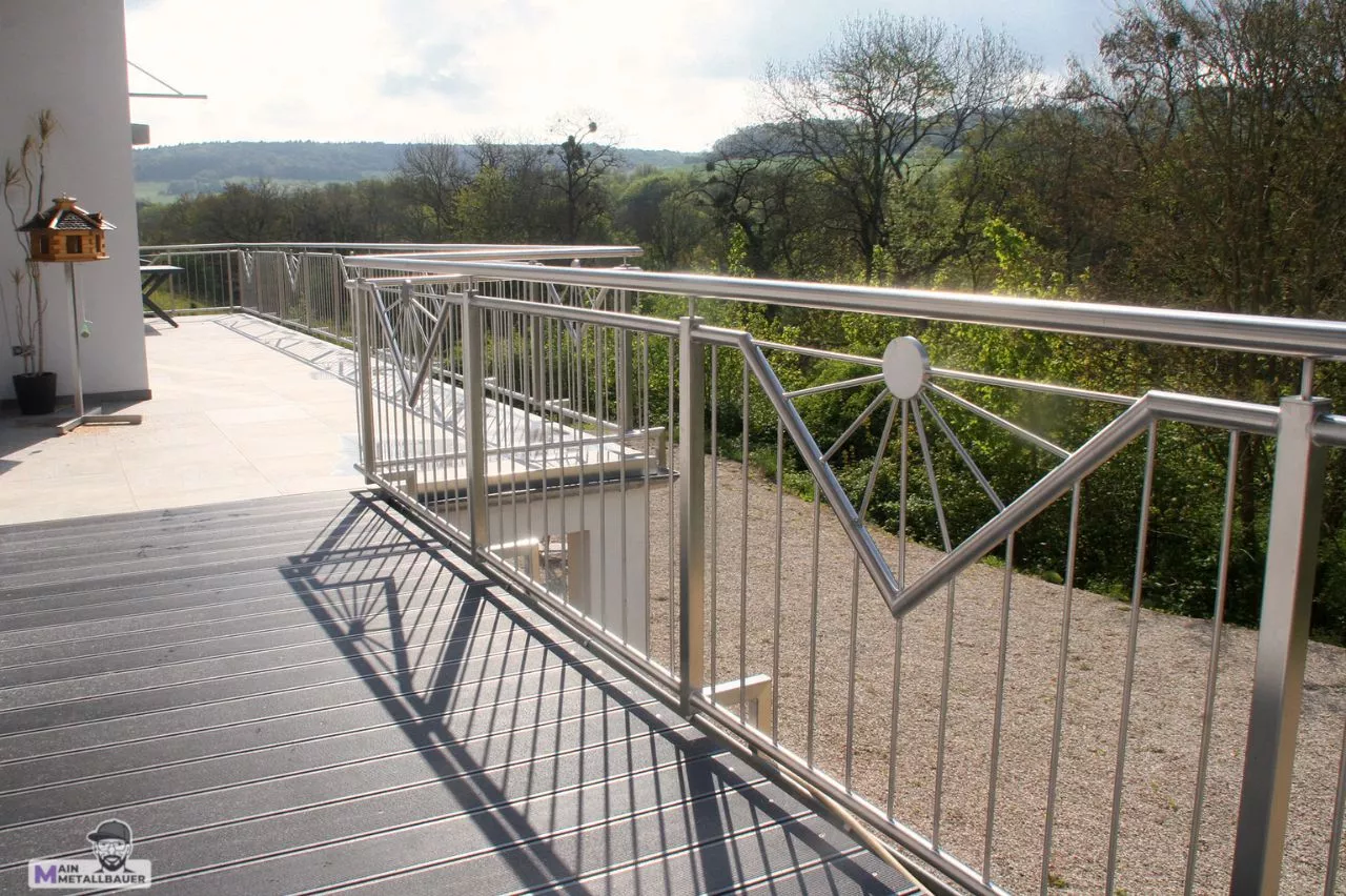 edelstahlstabgelaender-mit-sonnenmuster