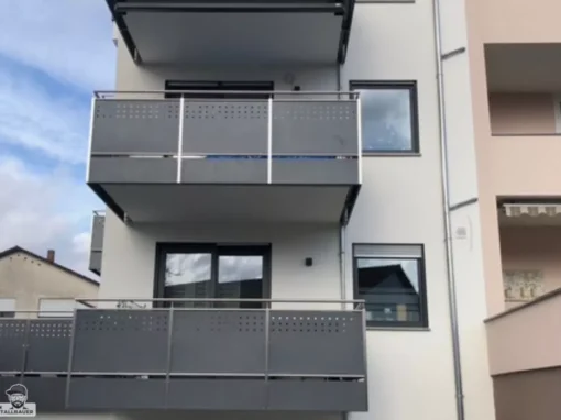 Tuerhoch-Eilatmoelleinrichtung Balkongelaender