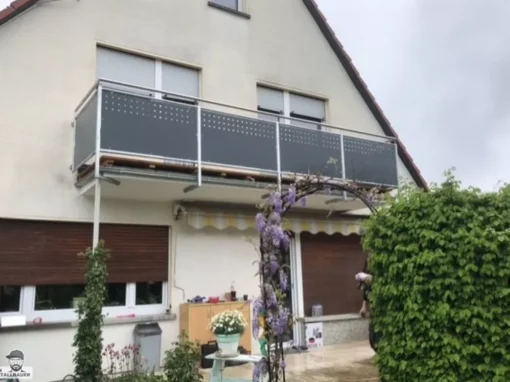 Verzinkterbalkongelaender Edelstahlhandlauf Pulverbeschichteten Aluminium Lochblechfuellung