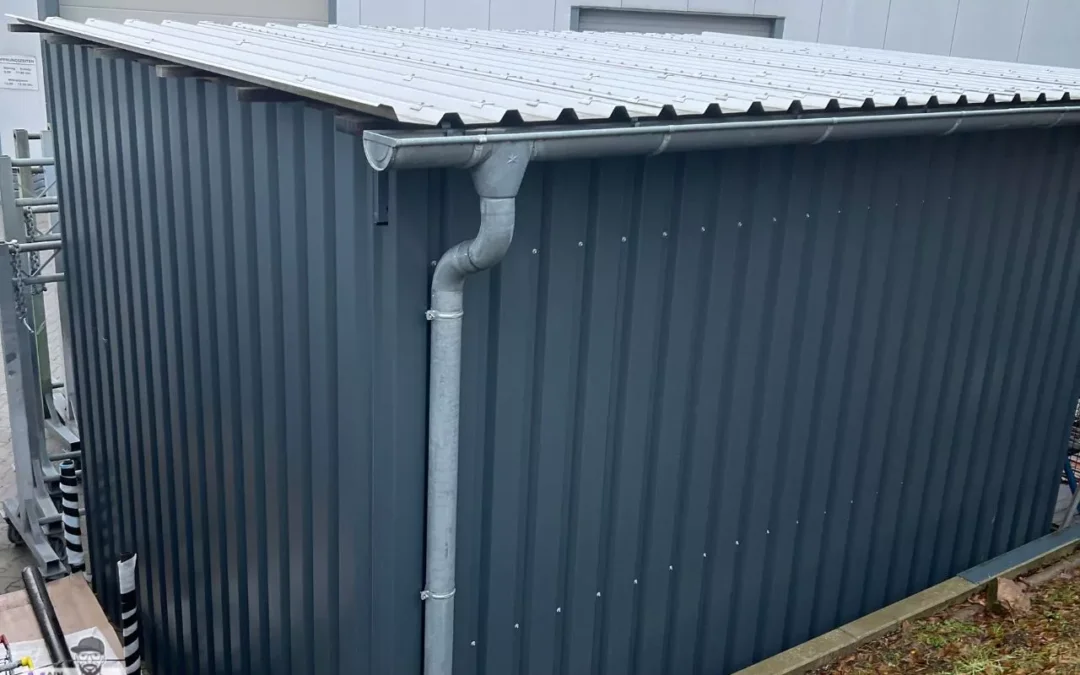 Geraetehaus Einhausung Garten mit Regenrinne