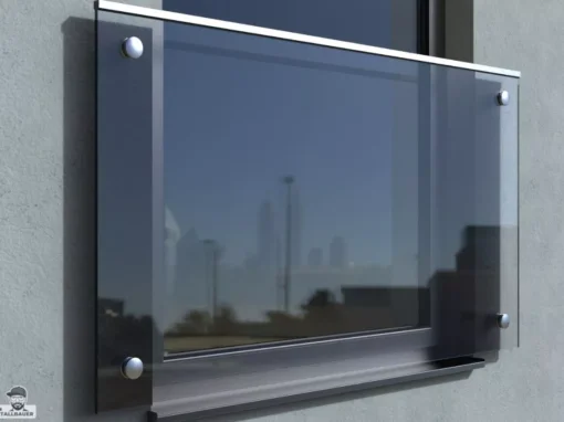 Franzoesicher Balkon aus getontem VSG Sicherheitsglas mit Punkthalterbefestigung