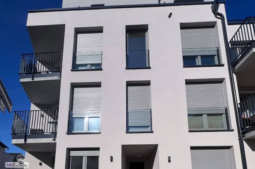 Franzoesicher Balkon aus VSG Sicherheitsglas Mit Glasklemmenbefestigung Franzoesicher Balkon aus VSG Sicherheitsglas mit Glasklemmenbefestigung