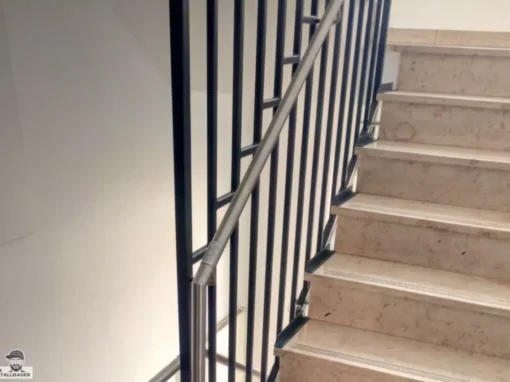 Harfengelaender Aus Rechteckrohr In Anthrazit Und Edelstahlhandlauf