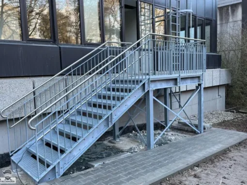 Fluchttreppe Stahl Verzinkt Inkl Flachstahlgelaender Mit Edelstahlhandlauf Und Kinderhandlauf