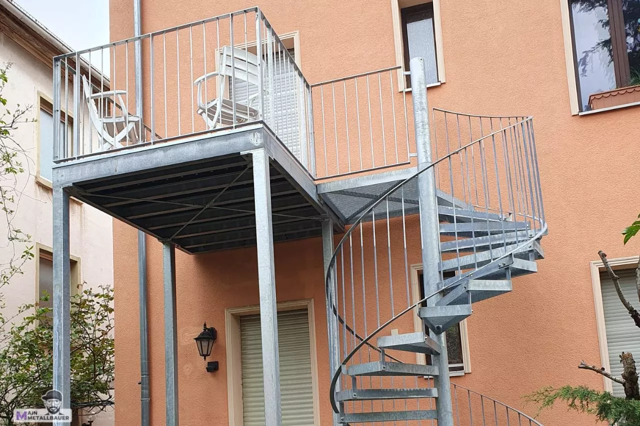 Spindeltreppe inkl Anbaubalkon Stahl verzinkt