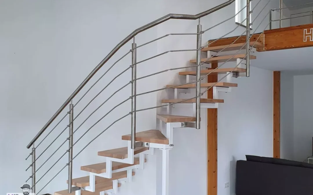 Zwei Holmtreppe mit Rohrstabgelaender und Edelstahlhandlauf