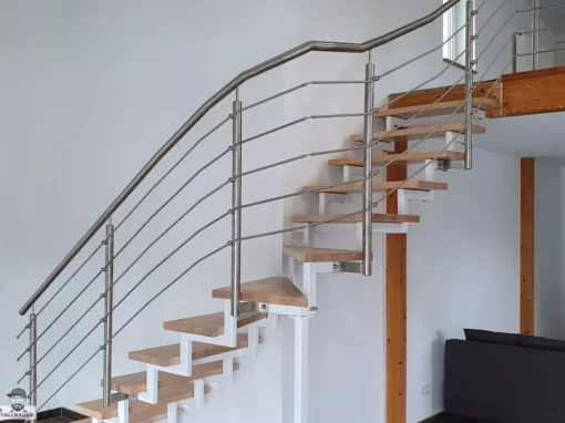 Zwei Holmtreppe mit Rohrstabgelaender und Edelstahlhandlauf