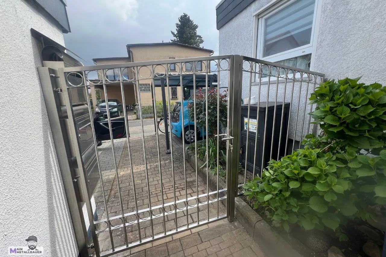 Toranlagen 3 Edelstahltuer mit Zaunfeld