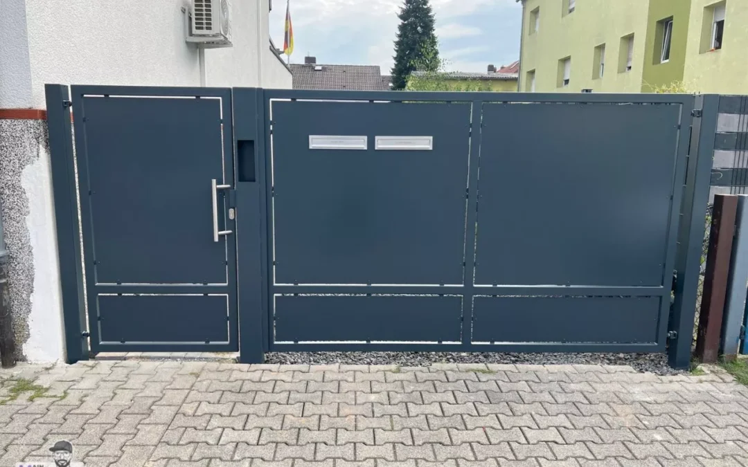 Einfluegliges Schwenktor mit integriertem Briefkasten Freisprecheranlage und elektrischen Antrieb