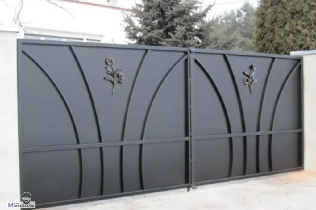 Zweifluegliges Schwenktor mit Rosenornamenten und elektrischen Antrieb Zweifluegliges Schwenktor mit Rosenornamenten mit elektrischen Antrieb