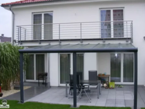 Terrassenuberdachung Aus Aluminium Mit Polycarbonat Dachplatten