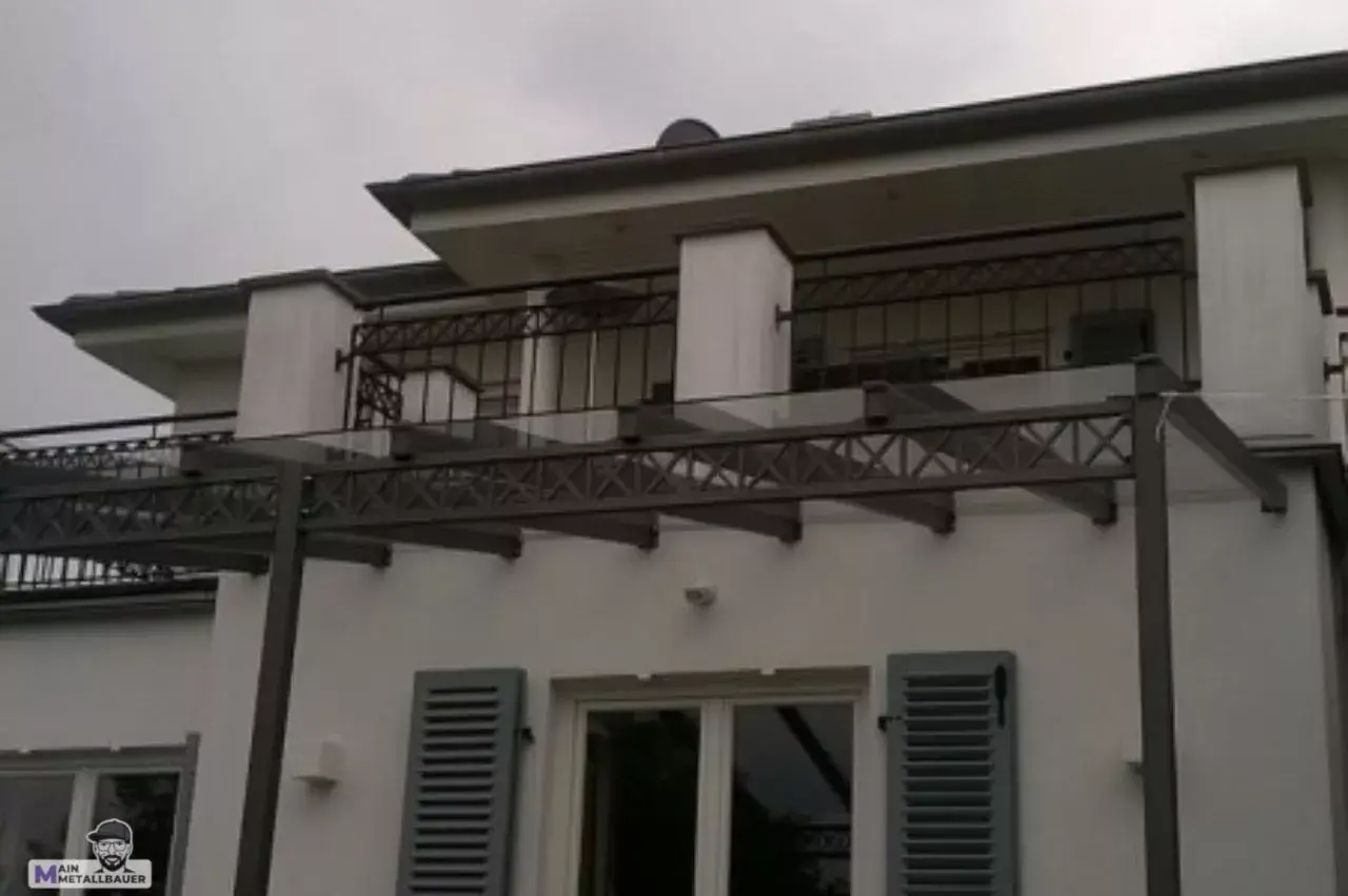 Terrassenuberdachung aus Stahl mit Glasdach