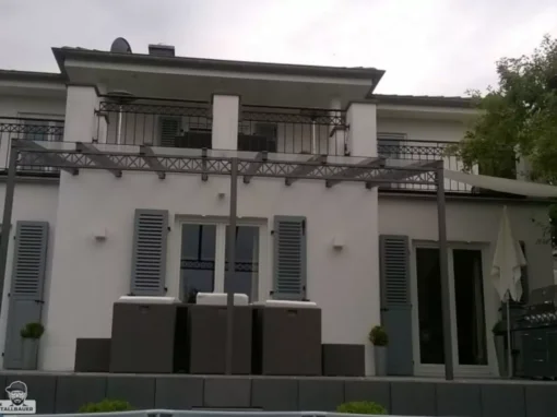 Terrassenuberdachung Aus Stahl Mit Glasdach