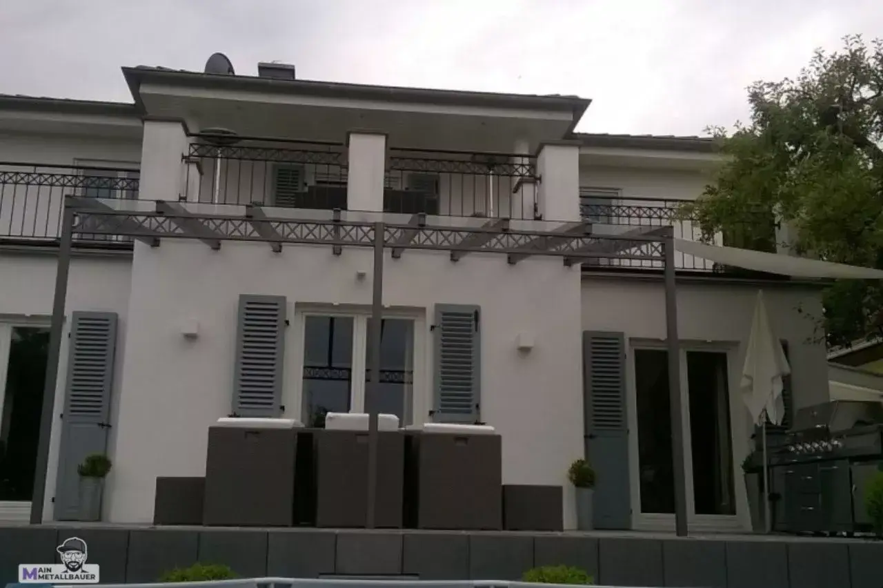 Terrassenuberdachung aus Stahl mit Glasdach