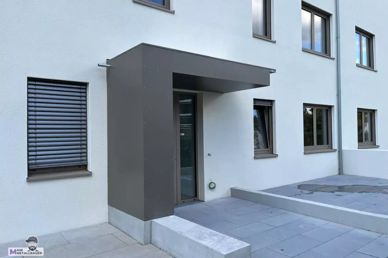 Vordach inkl Briefkastenanlage