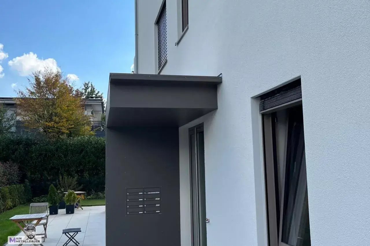 Vordach inkl Briefkastenanlage